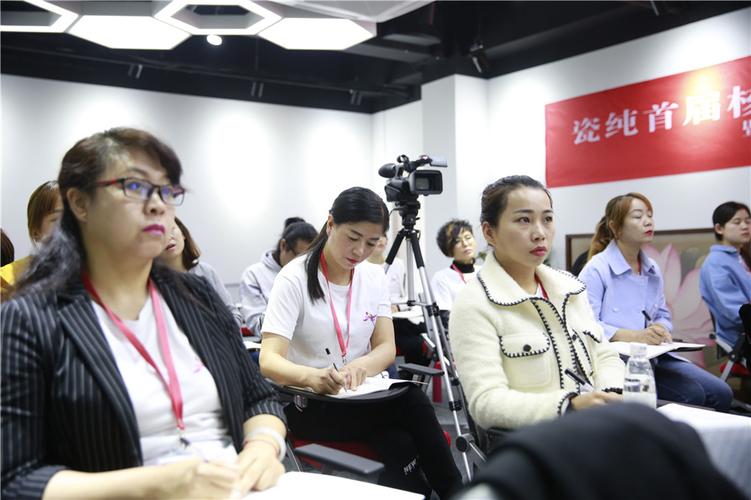 以教育培训为核心，打造美业全产业链综合服务平台